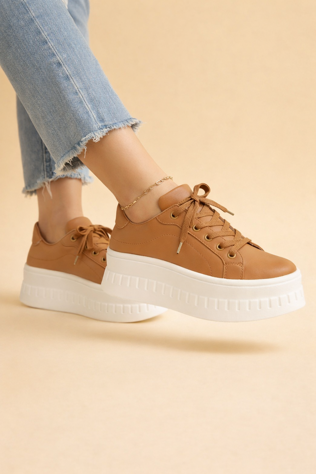 Women's Low-Top Stitched Sneakers – Lace-Up Platform Sole City Park Visits