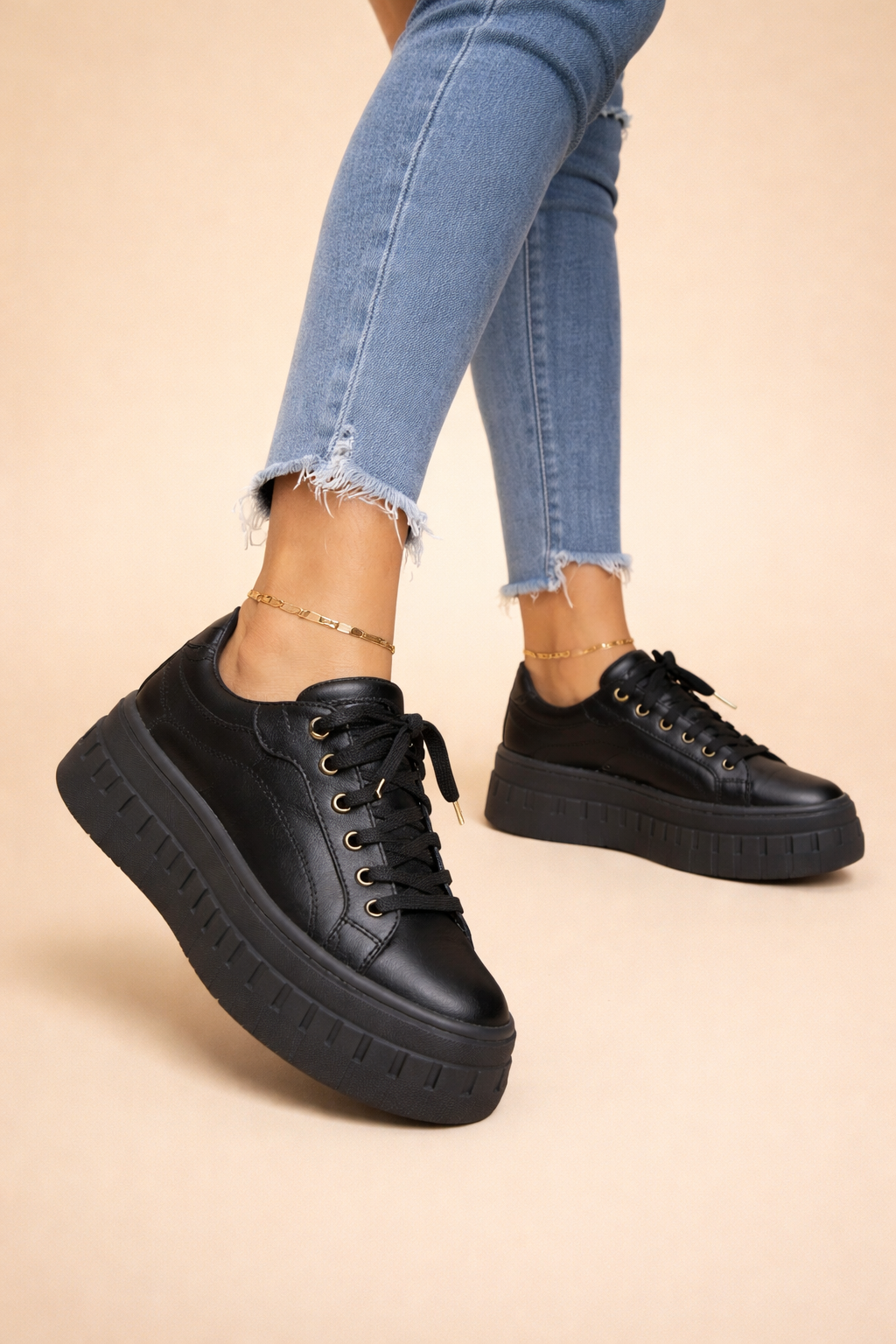 Women's Low-Top Stitched Sneakers – Lace-Up Platform Sole City Park Visits