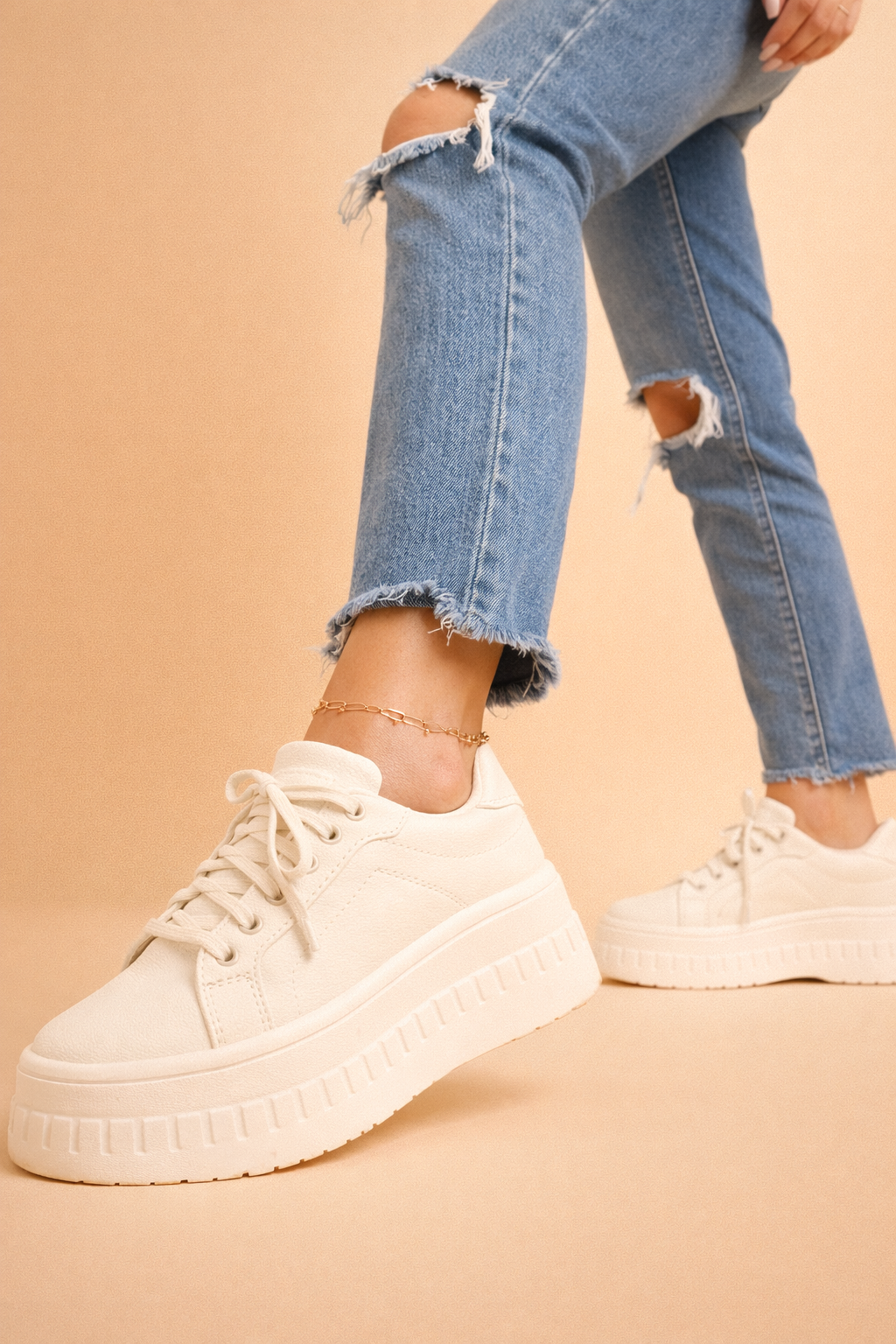 Women's Low-Top Stitched Sneakers – Lace-Up Platform Sole City Park Visits