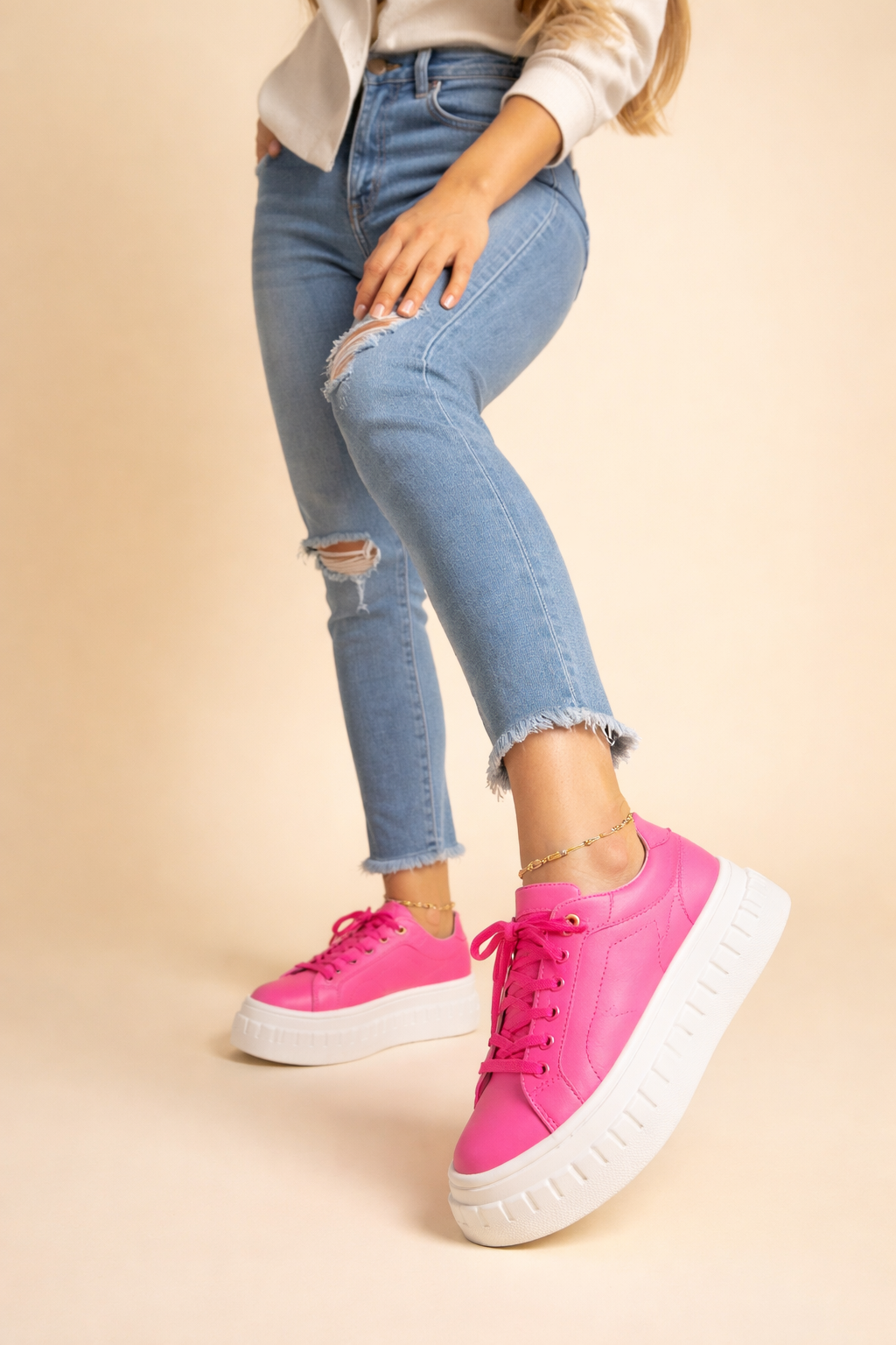 Women's Low-Top Stitched Sneakers – Lace-Up Platform Sole City Park Visits