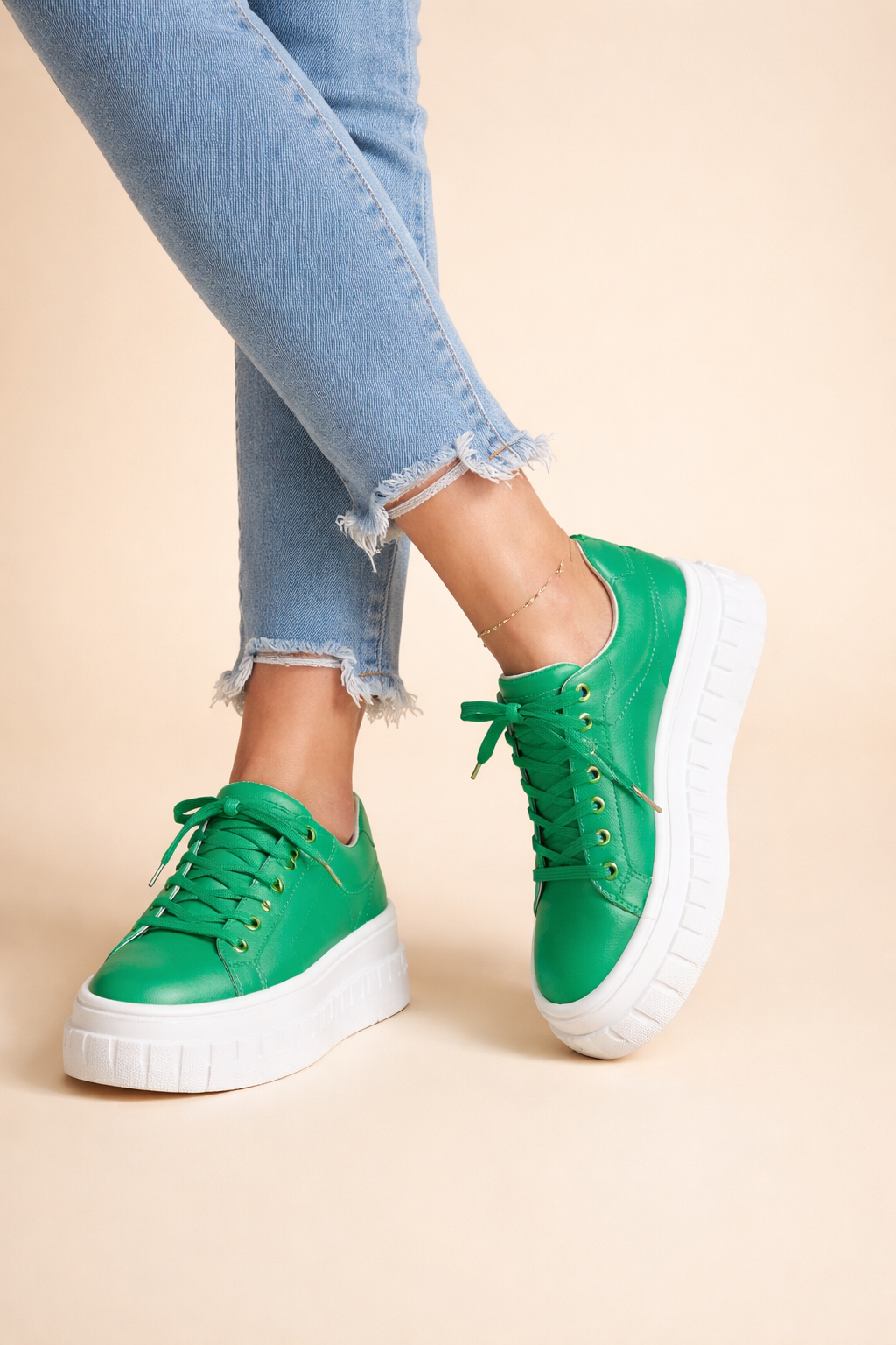 Women's Low-Top Stitched Sneakers – Lace-Up Platform Sole City Park Visits