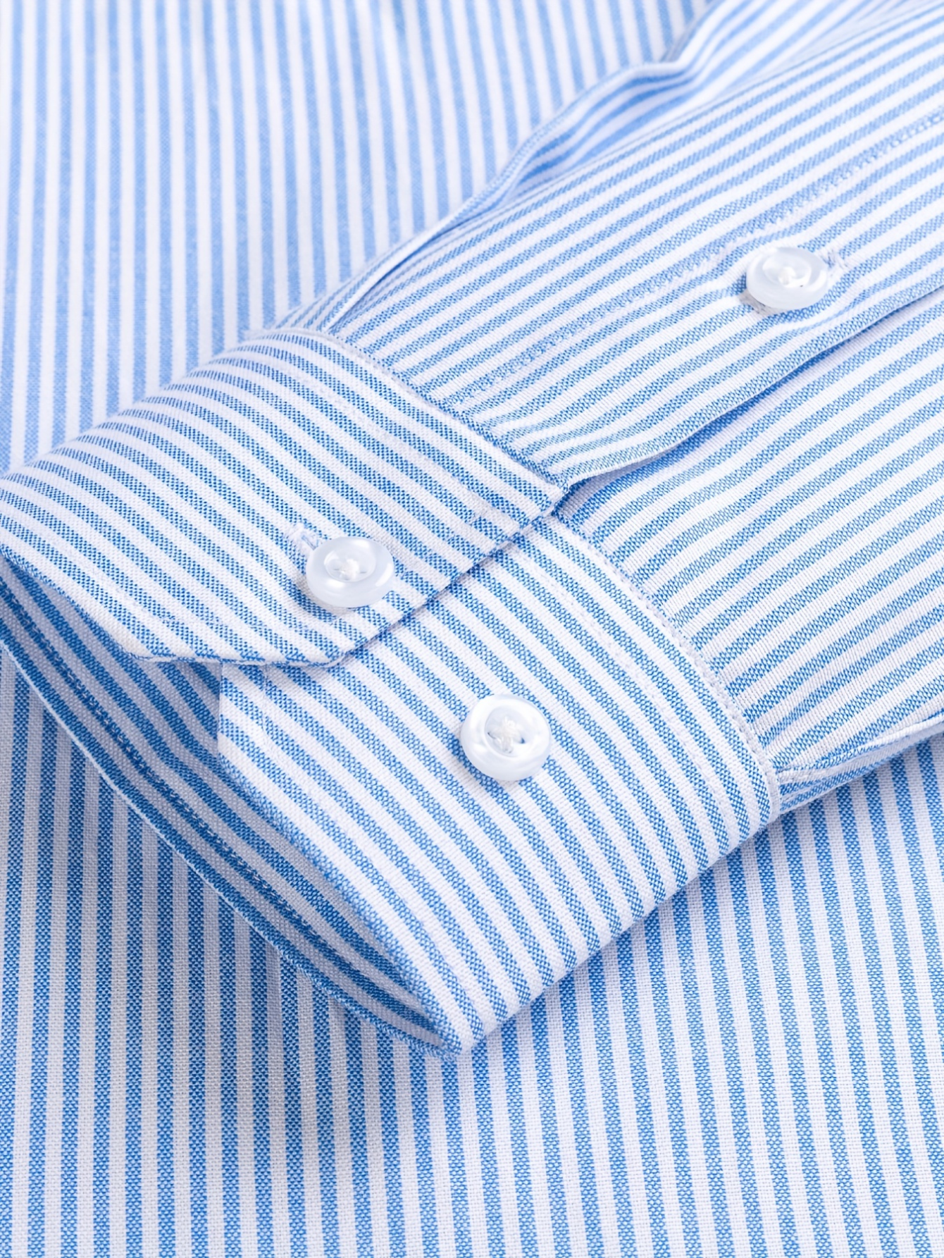 Men's Business Striped Button-Down Shirt – Long Sleeves Curved Hem Networking